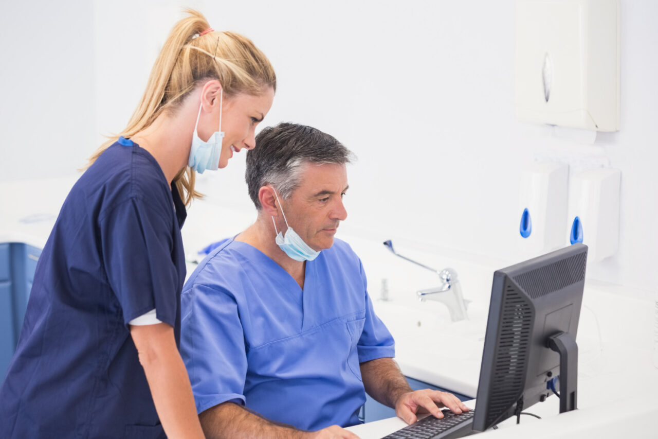 Siti Web per Dentisti: perché l’Intelligenza Artificiale da sola non basta
